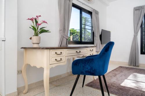 a desk with a blue chair and a window at Golden Sands Villa only 15 minutes walk to beach in Ban Lum Fuang