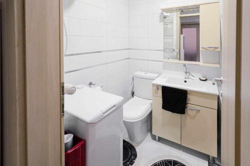 Ένα μπάνιο στο B Apartment