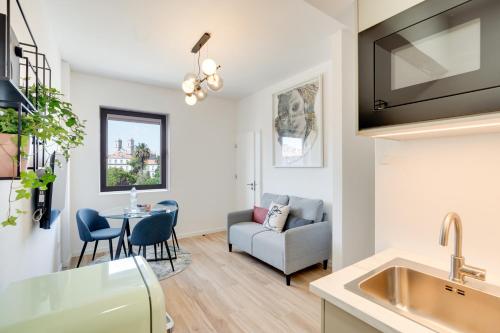 Rola Art Work Studio II by DA'HOME
