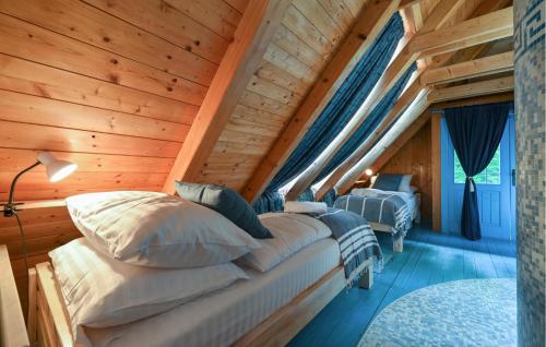 Ένα ή περισσότερα κρεβάτια σε δωμάτιο στο Awesome Home In Zlatar With Sauna