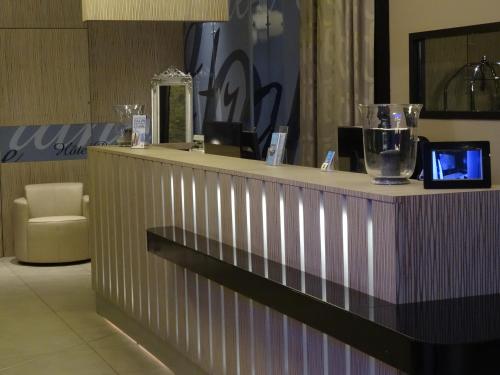 a bar in a room with a counter with glasses at Hôtel Point France in Arcachon