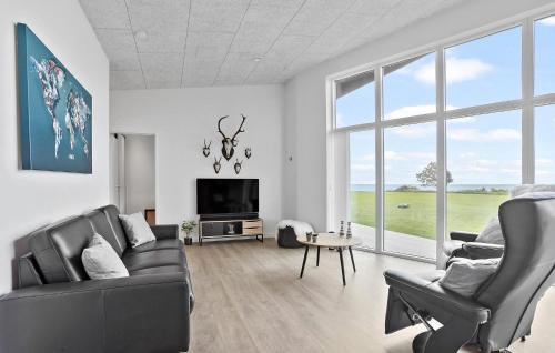TV a/nebo společenská místnost v ubytování Stunning Home In Haderslev With Wifi
