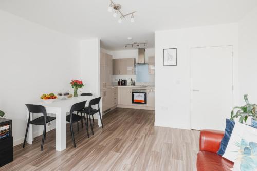 Kuchyň nebo kuchyňský kout v ubytování Brixton Village Flat- Private En-suite double bedroom