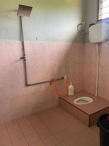 Ένα μπάνιο στο RUMAH INAP 09