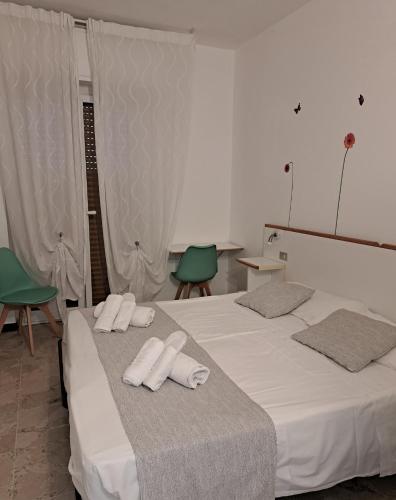 a bedroom with two beds with white towels on them at Hotel Villa Nicole in Pietra Ligure