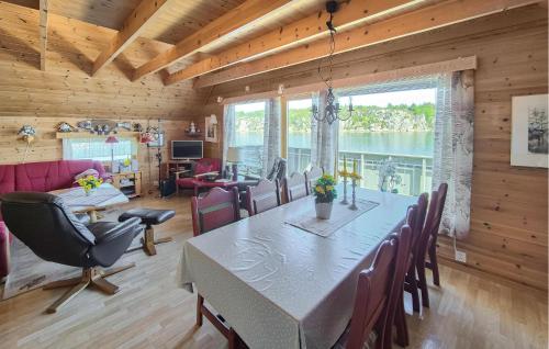 a dining room and living room with a table and chairs at Lovely Home In Urangsvåg in Steinsbø