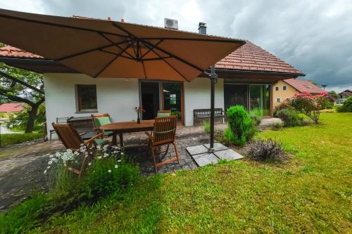 Κήπος έξω από το Tailors House - Happy Rentals