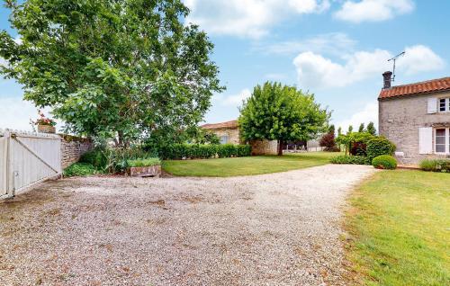 an empty driveway in front of a house at 3 Bedroom Cozy Home In Ligné in Ligné