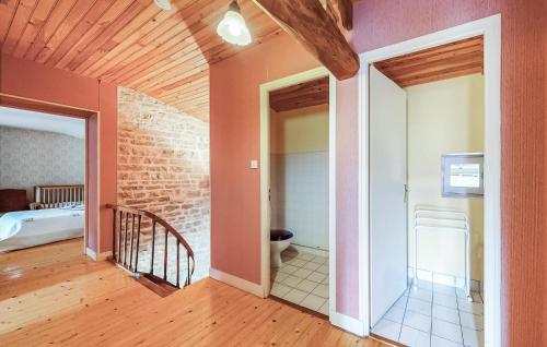 a bathroom with a toilet in a room at 3 Bedroom Cozy Home In Ligné in Ligné