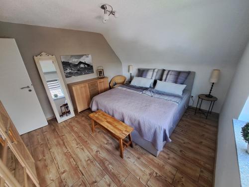 a bedroom with a bed and a wooden floor at Wunderschönes 2 Zimmer Apartment inkl. Parkplatz in Asbach