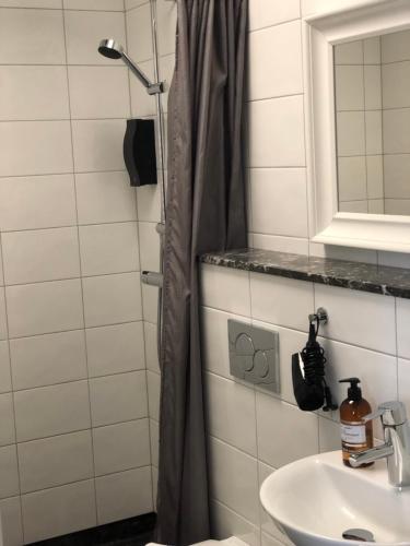 Koupelna v ubytování Smålandsstenar hotell