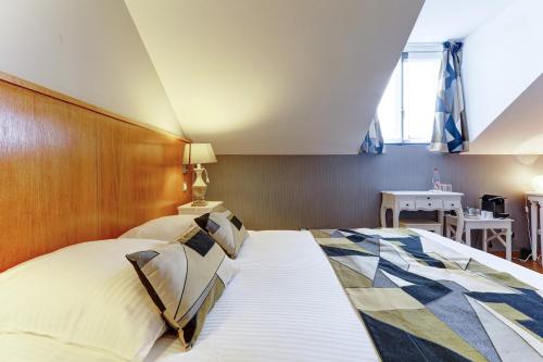 a bedroom with a large bed with a wooden headboard at Champagne Domaine Sacret - AY in Épernay