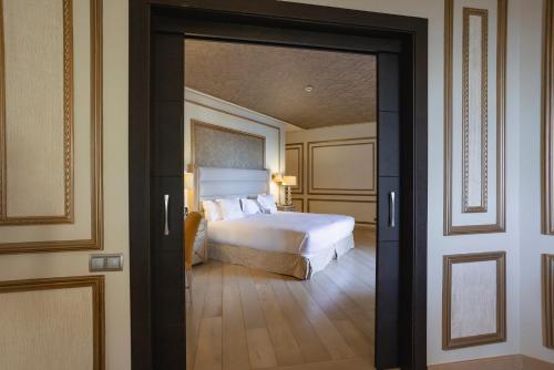 Кровать или кровати в номере Las Dunas Grand Luxury