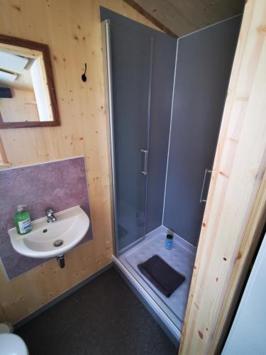 Koupelna v ubytování Tiny Guesthouse Herdt Euerbach