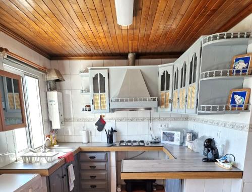 Kuchyň nebo kuchyňský kout v ubytování Mein Faial, Apartment with Pico and Seaview