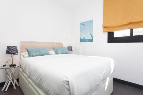 Bright Apartment with Terrace near Sants Station