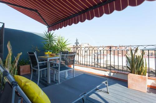 Bright Apartment with Terrace near Sants Station