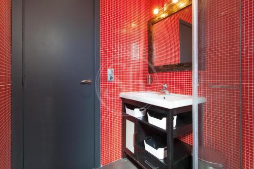 Bright Apartment with Terrace near Sants Station