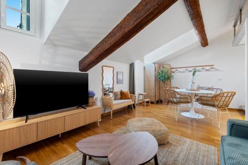 Nice Renting - 3 MASSENA - Chic Escape Luxury Duplex Place Massena