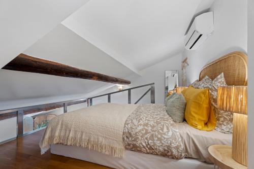 Nice Renting - 3 MASSENA - Chic Escape Luxury Duplex Place Massena
