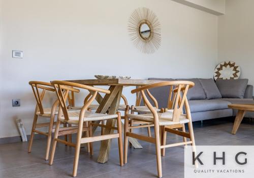 a dining room table with chairs and a couch at Βιλα Ελευθερία με ιδιωτικη πισινα 5 λεπτα απο το Αργοστολι in Argostoli