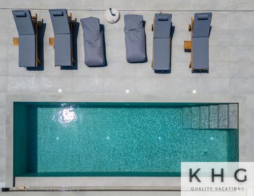 an overhead view of a swimming pool in a building at Βιλα Ελευθερία με ιδιωτικη πισινα 5 λεπτα απο το Αργοστολι in Argostoli
