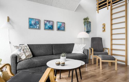 Χώρος καθιστικού στο Lovely Home In Esbjerg V With Wifi