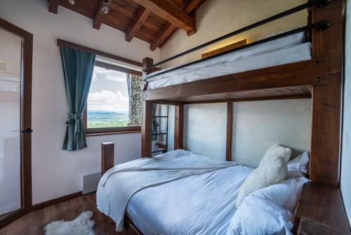 Un pat sau paturi într-o cameră la The Chalet 2 Bedrooms Paradise