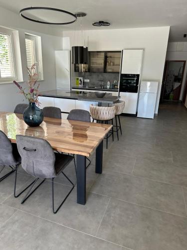 Apartment L