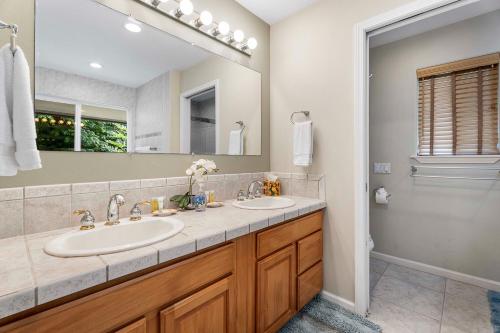 a bathroom with two sinks and a large mirror at Honu O Kai Turtle Of The Sea in Kailua-Kona