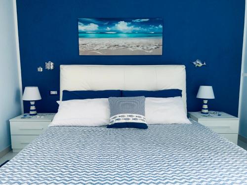 A bed or beds in a room at Casa Limoni al mare tra Catania Etna e Taormina