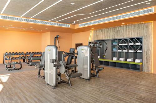 Fitness centrum a/nebo fitness zařízení v ubytování Barcelo Hotel & Residences, Bahrain