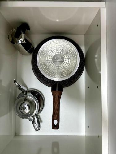 a sink in a shelf with a spoon and a pot at Apartamento Centrico en Bab Okla in Tetouan