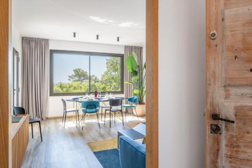 Χώρος καθιστικού στο VILLA VUE MER AVEC PISCINE PRIVÉE pour 4 à 6 Personnes WIFI