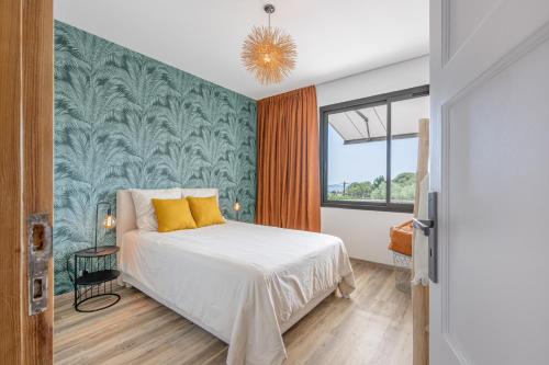 Ένα ή περισσότερα κρεβάτια σε δωμάτιο στο VILLA VUE MER AVEC PISCINE PRIVÉE pour 4 à 6 Personnes WIFI