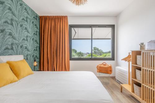 Ένα ή περισσότερα κρεβάτια σε δωμάτιο στο VILLA VUE MER AVEC PISCINE PRIVÉE pour 4 à 6 Personnes WIFI