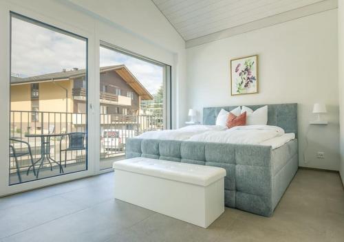 Postel nebo postele na pokoji v ubytování Niesen Apartment - Aare Jungfrau AG