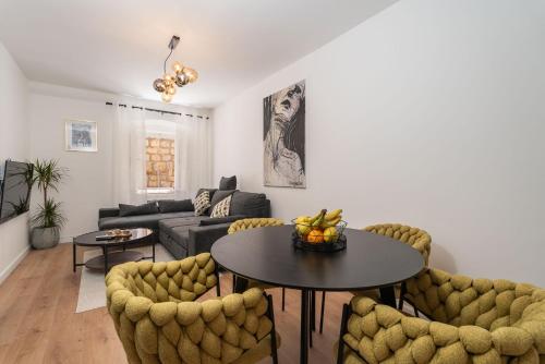 L & M Apartment - Perfect Old Town Location Two Bedroom House