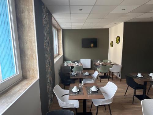 Χώρος καθιστικού στο Logis Hôtel Le Cygne
