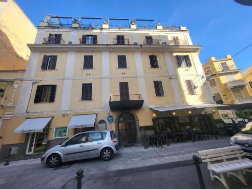 a small car parked in front of a building at Cala del Nostromo - Monolocale in Centro - 50 mt dal Mare in Anzio