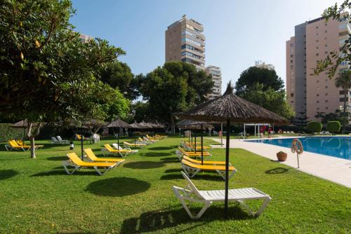 MAGIC OF THE OCEAN, front Line Beach in Playamar-Parking, Sea Views, Pool, tenis, paddle, wifi and Aircon