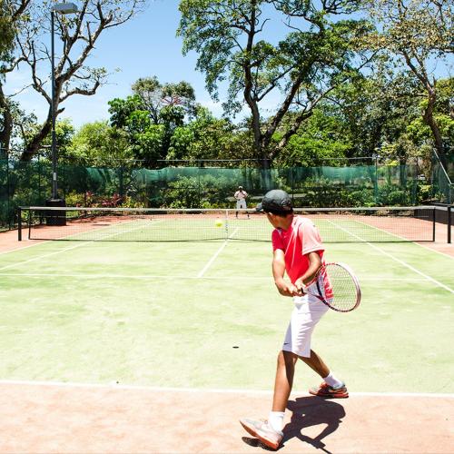 Tenis dan/atau kemudahan skuasy di Villa Anahita Amalthéa atau berdekatan