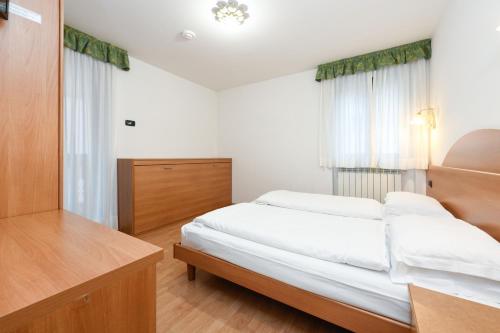 Ένα ή περισσότερα κρεβάτια σε δωμάτιο στο Hotel Denny