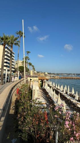 Apt Juan-les-Pins Clim-Plage 200m -Piscine