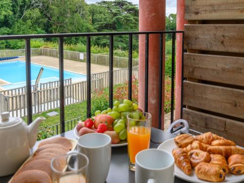 Apartment Le Château de Kergonano-7 by Interhome