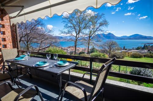 a table and chairs on a balcony with a view of the water at Pineta Tre Isole in Baveno