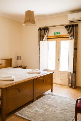 a bedroom with a bed and a table with towels at Olhares do Douro in Torre de Moncorvo