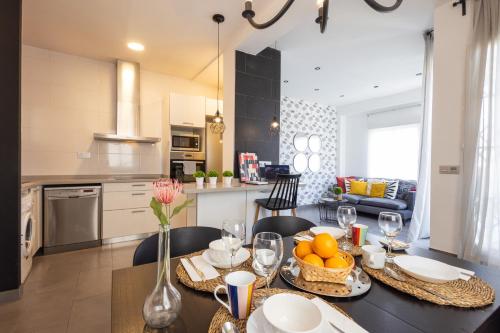 FLORIT FLATS - Stylish 2 Bedroom AC Wifi Terrace Attic in Valencia Center