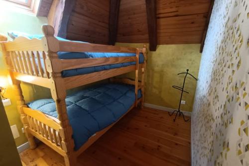 Postel nebo postele na pokoji v ubytování Gîte 4 personnes dans le Cantal Animaux bienvenus