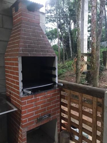 Kemudahan BBQ tersedia untuk tetamu di rumah percutian